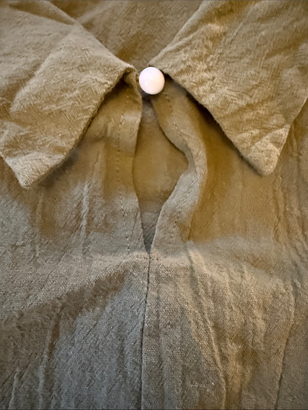 Vintage Sleeveless PointColar with Button in Green Tea
